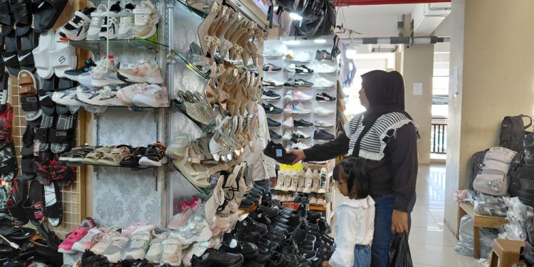Aktivitas Ekonomi di Pasar Raya Fase VII Padang Meningkat Jelang Tahun Ajaran Baru
