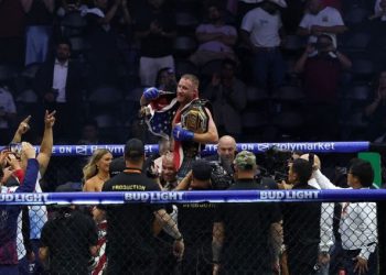 Justin Gaethje Raih Kemenangan TKO atas Ilia Topuria di UFC White House