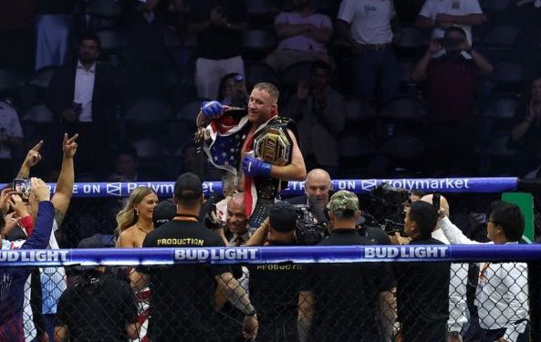 Justin Gaethje Raih Kemenangan TKO atas Ilia Topuria di UFC White House
