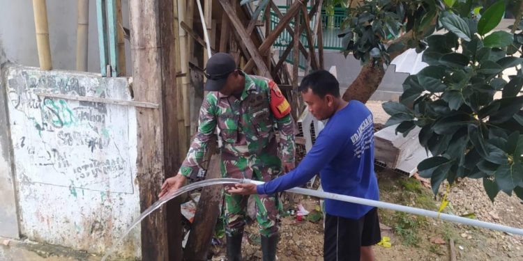 Program TNI Manunggal Air Penuhi Kebutuhan Air Bersih di Pasongsongan