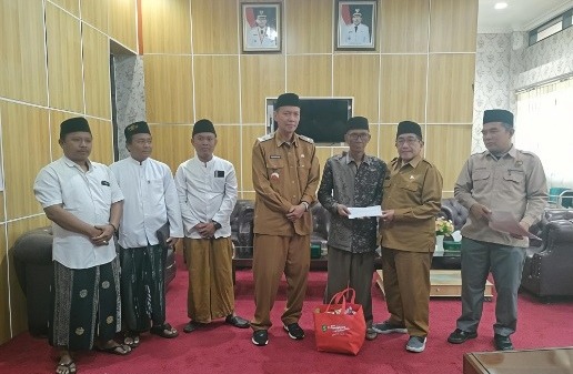Pemkab Sumenep dan Baznas Berikan Bantuan untuk Korban Kebakaran di Giligenting