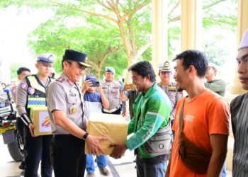 Polda Jambi Salurkan Ribuan Paket Sembako Sambut Hari Bhayangkara ke-80