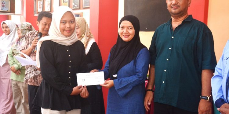 Kelurahan Proyonanggan Salurkan Bantuan untuk Anak Berprestasi pada 1 Muharram