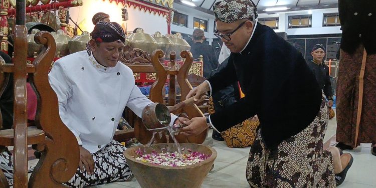 Ritual Jamasan Kyai Tombak Abirawa di Batang: Upaya Pelestarian Budaya