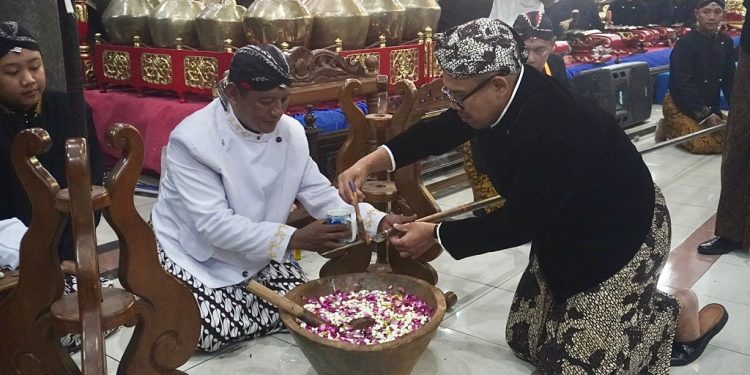 Tradisi Penjamasan Tombak Abirawa di Batang untuk Pelestarian Budaya