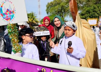 Replika Unta dari SD Islam Al-Azhar Kairo Menarik Perhatian di Pawai 1 Muharram Aceh