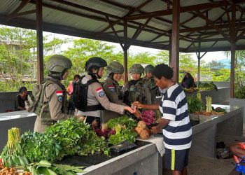 Kehadiran Polwan di Pasar Keyabi Nduga Tingkatkan Rasa Aman dan Nyaman