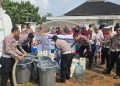 Polda Lampung Distribusikan 16.000 Liter Air Bersih di Pesawaran untuk Hari Bhayangkara