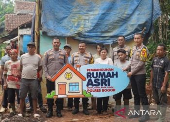 Polres Bogor Bangun Delapan Rumah Warga dengan Dana Patungan
