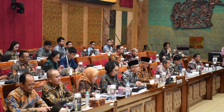 DPR Setujui Tambahan Anggaran Pendidikan 2027 untuk Peningkatan Guru dan Pembelajaran