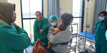 Operasi Bibir Sumbing dan Palato Digelar di Hari Bhayangkara Ke-80, Kabid Kesjas dan Karumkit Pantau Langsung