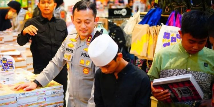 Polres Bogor Rayakan Hari Bhayangkara ke-80 dengan Ajak 80 Anak Yatim Berbelanja
