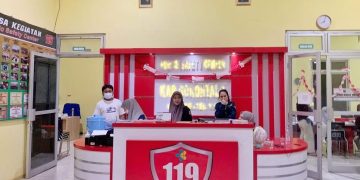 Tim Medis PENAS XVII Cepat Tanggap Rujuk Pasien ke RSUD M.M. Dunda