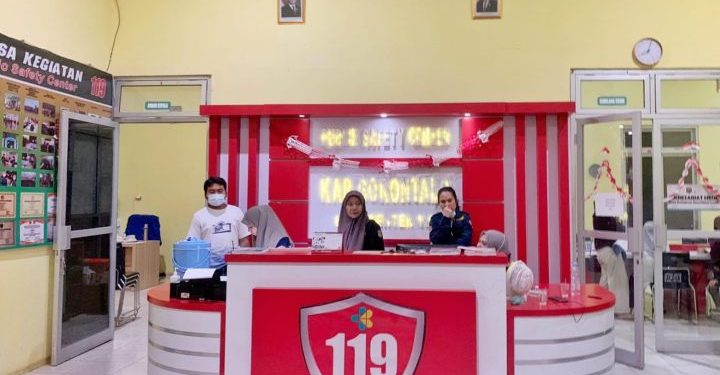 Tim Medis PENAS XVII Cepat Tanggap Rujuk Pasien ke RSUD M.M. Dunda