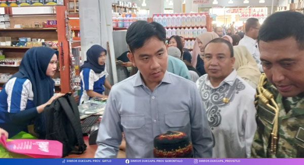 Voucher Belanja dari Wapres Bantu Anak Yatim Gorontalo Penuhi Kebutuhan Sekolah