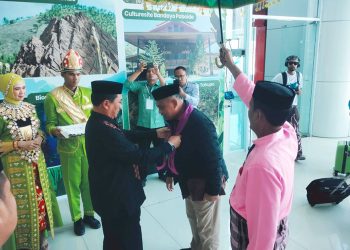 Bupati Sleman Disambut Hangat dengan Adat Gorontalo di PENAS XVII