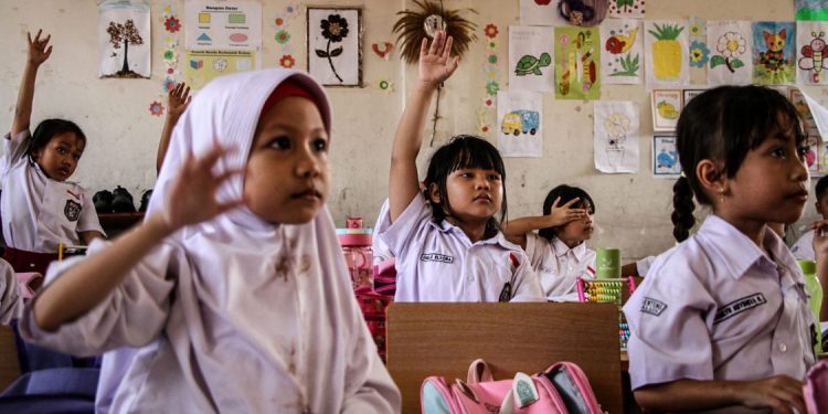 Tantangan Pengasuhan Digital Menuju Indonesia Emas 2045