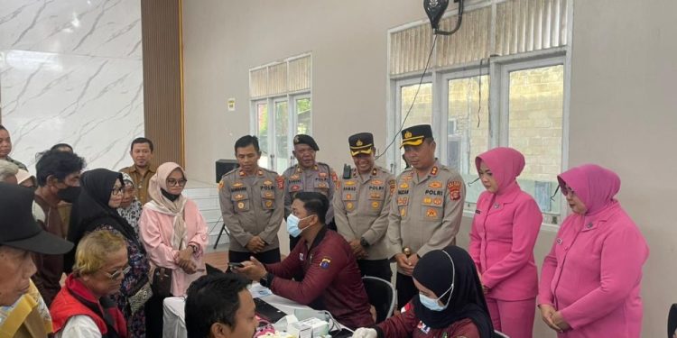 Polres Kutim Gelar Pengobatan Gratis Sambut Hari Bhayangkara ke-80