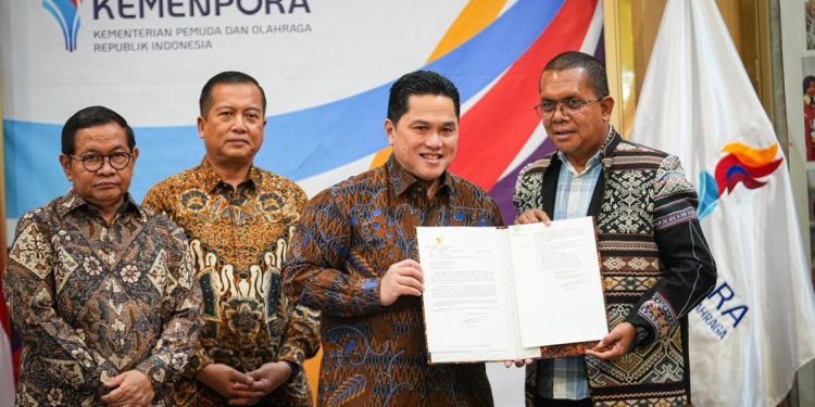 Menpora Erick Thohir Serahkan SK Tuan Rumah PON XXII 2028 ke DKI Jakarta, NTT, dan NTB