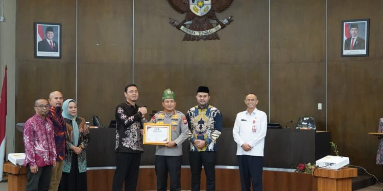 Polda Riau Raih Penghargaan Keterbukaan Informasi Publik