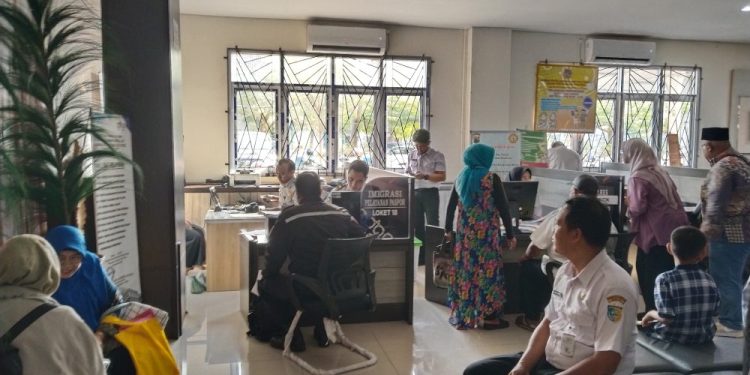 Antusiasme Warga Demak Serbu Layanan Paspor, Kuota Hari Pertama Langsung Habis