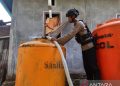 Polda Papua Barat Daya Distribusikan 20 Ribu Liter Air Bersih di Sorong