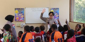 Ops Damai Cartenz Kenalkan Tata Surya kepada Anak-anak di Tembagapura