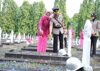 Polda Sumsel Gelar Ziarah Pahlawan Sambut Hari Bhayangkara ke-80