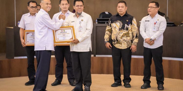 Pemko Pekanbaru Raih Penghargaan Informatif di Riau Award 2025
