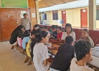 Polisi dan Relawan Bangun Harapan Pendidikan di Sumba