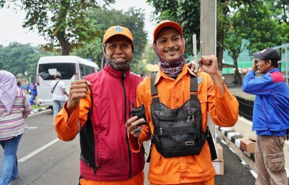 Polri Berikan Bantuan Sembako dan Layanan Kesehatan Gratis di Jakarta