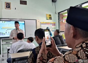 Mendukbangga Dorong Gerakan Ayah Ambil Rapor untuk Kurangi Ketergantungan Anak pada HP
