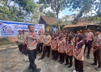 Pramuka Tuban Laksanakan Rehabilitasi Rumah Warga dalam Aksi Sosial