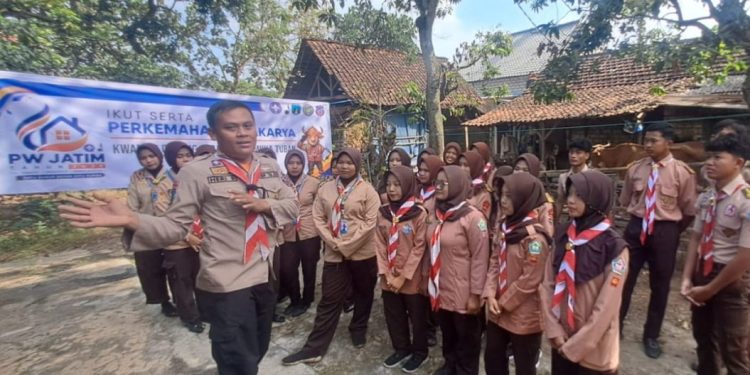 Pramuka Tuban Laksanakan Rehabilitasi Rumah Warga dalam Aksi Sosial