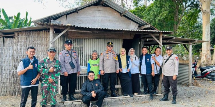 Mbah Suparman, Lansia Mandiri di Bojonegoro yang Setia di Dekat Makam