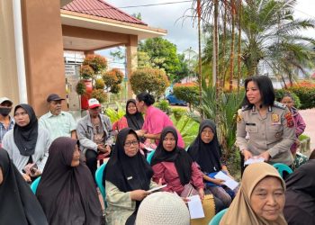 Polwan dan Bhayangkari Kaltim Berbagi Bantuan di Sumber Rejo Balikpapan