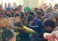 Polda Maluku Salurkan 750 Paket Sembako untuk Buruh di Ambon