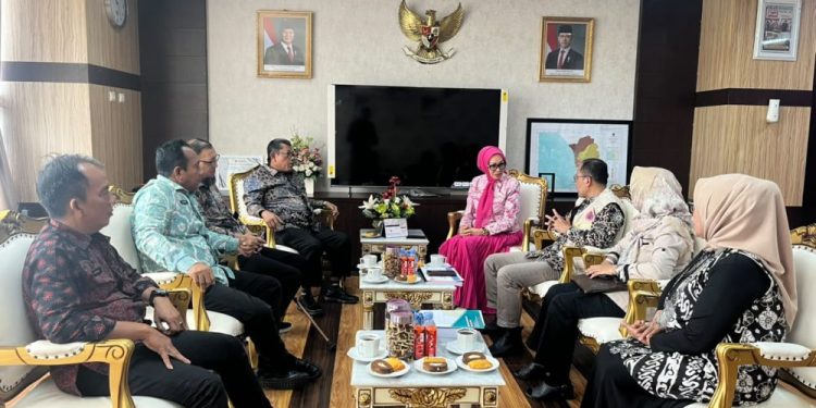Pemkot Padang Salurkan Bantuan Rp5 Miliar untuk Pemulihan Bencana di Aceh