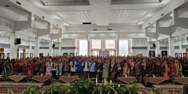Pemkab Tanah Datar Dorong Peran Bundo Kanduang dalam Pelestarian Adat dan Lingkungan