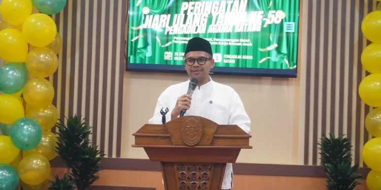 Pemkab Batang Salurkan Seragam Gratis untuk Siswa SD dan SMP Melalui BOSDA