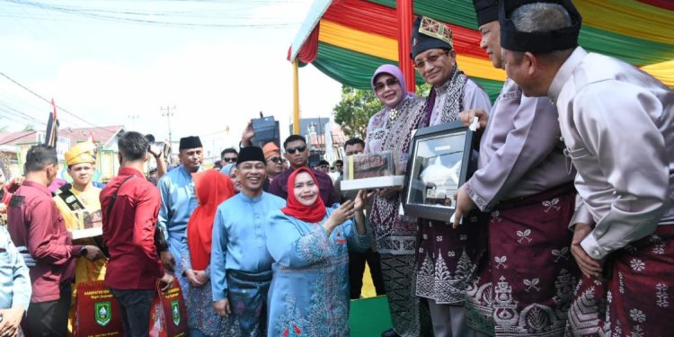 Kafilah Bengkalis Memukau di Pawai MTQ Riau 2026