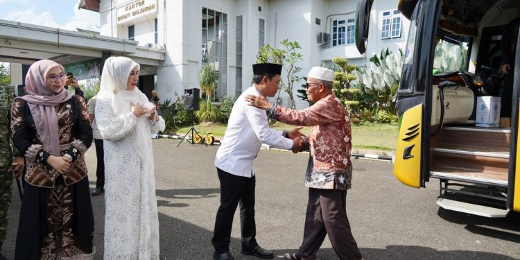 Jemaah Haji Balangan Kembali, Bupati Abdul Hadi Ingatkan Jaga Kesehatan