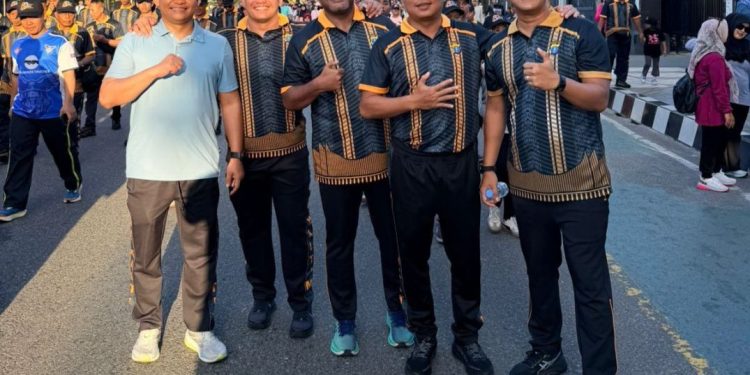 Kapolres Kutai Timur Ikuti Jalan Sehat Hari Bhayangkara ke-80 di Balikpapan