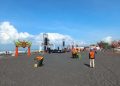 DLH Lumajang Pastikan Kebersihan Pantai Watu Pecak Selama Segoro Topeng