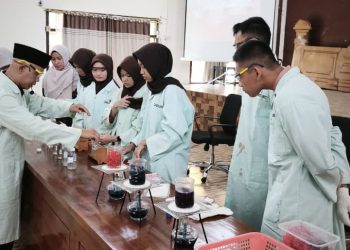Workshop Kimia Bahan Alam Indonesia Tingkatkan Kompetensi Guru dan Siswa