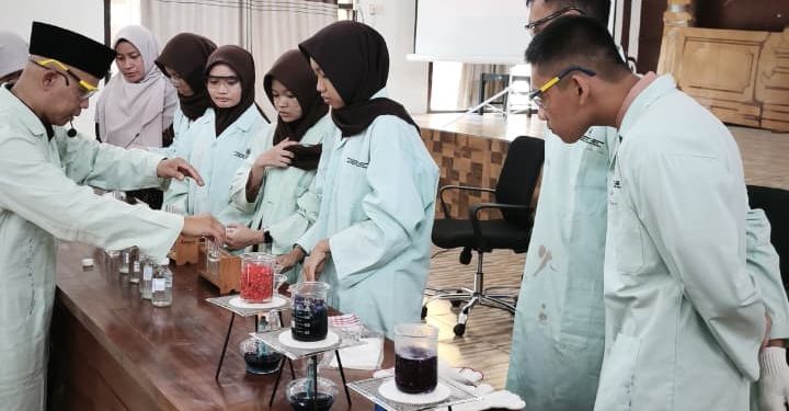 Workshop Kimia Bahan Alam Indonesia Tingkatkan Kompetensi Guru dan Siswa