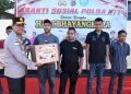 Kapolda NTT Bagikan 100 Paket Sembako di HUT Bhayangkara ke-80
