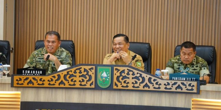 Pemprov Riau Dukung Rentinkon TNI, Soroti Posisi Strategis Riau