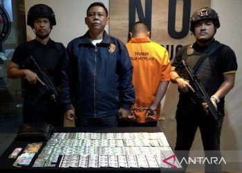 Polda Metro Jaya Ungkap Peredaran Obat Keras di Warung Kopi Bekasi
