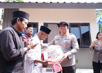 Polri Bedah 80 Rumah untuk Hari Bhayangkara ke-80, Bapak Usin Kini Punya Rumah Berpanel Surya